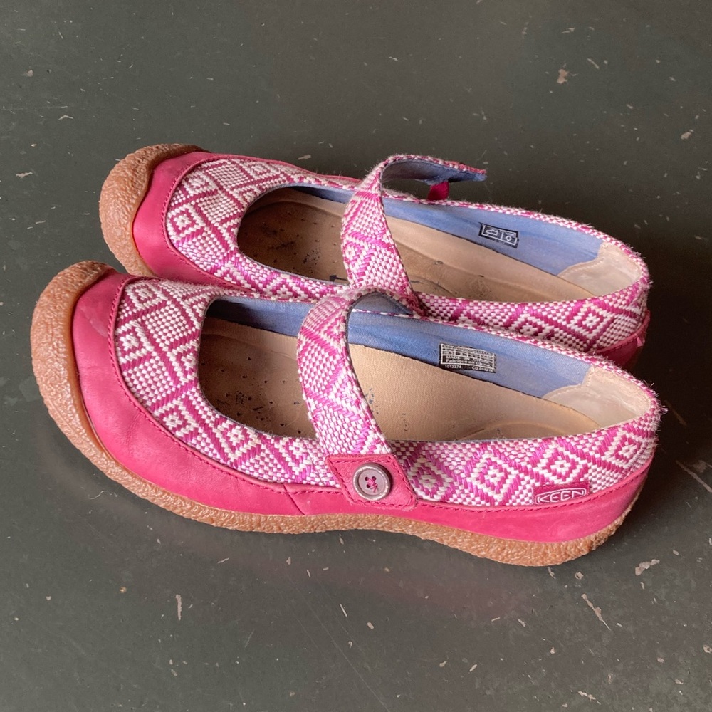 Keen Mary Janes, size 8